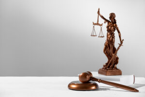 When To Hire A Personal Injury Or Employment Lawyer